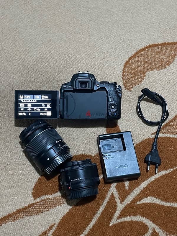 canon 250D like new + 2 lenses 0