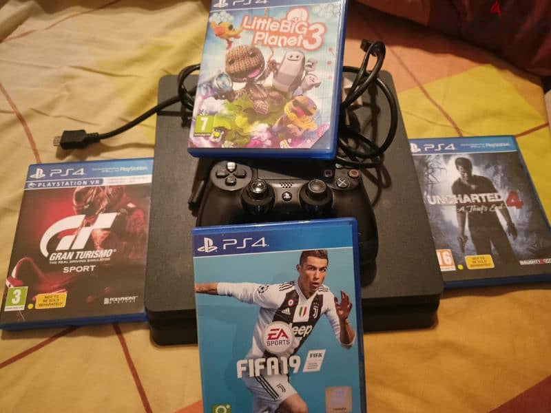 ps4 slim  jdide b3da anja2 mal3oub fiya 0