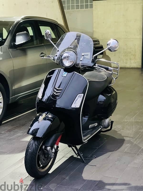 Vespa GTS super Sport 300/ Italian made /2018 2