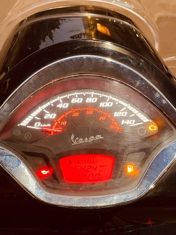 Vespa GTS super Sport 300/ Italian made /2018 5