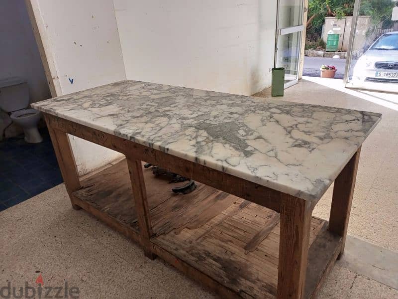 Marble table 2.5m long and 1 m width 2.5cm thick 3