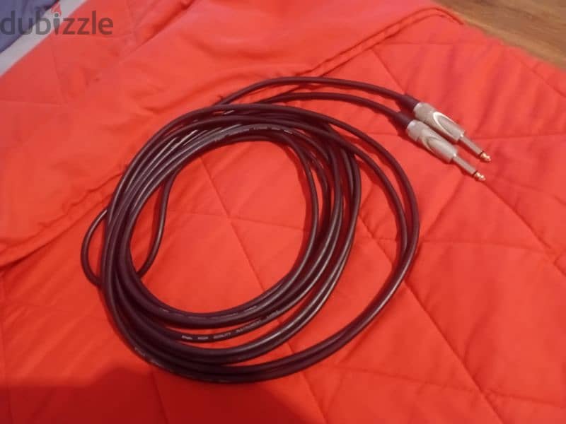 electric guitar cable for sale for 23$ 0