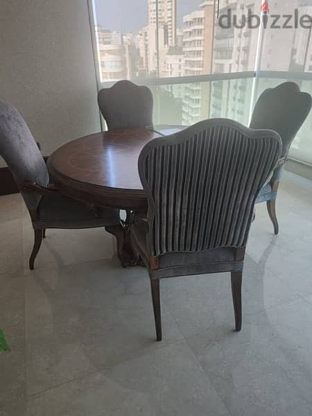 Dining Table and chairs set 0