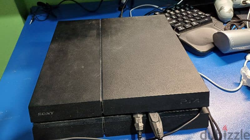 Ps4 used like super clean with 2 original controllers 0