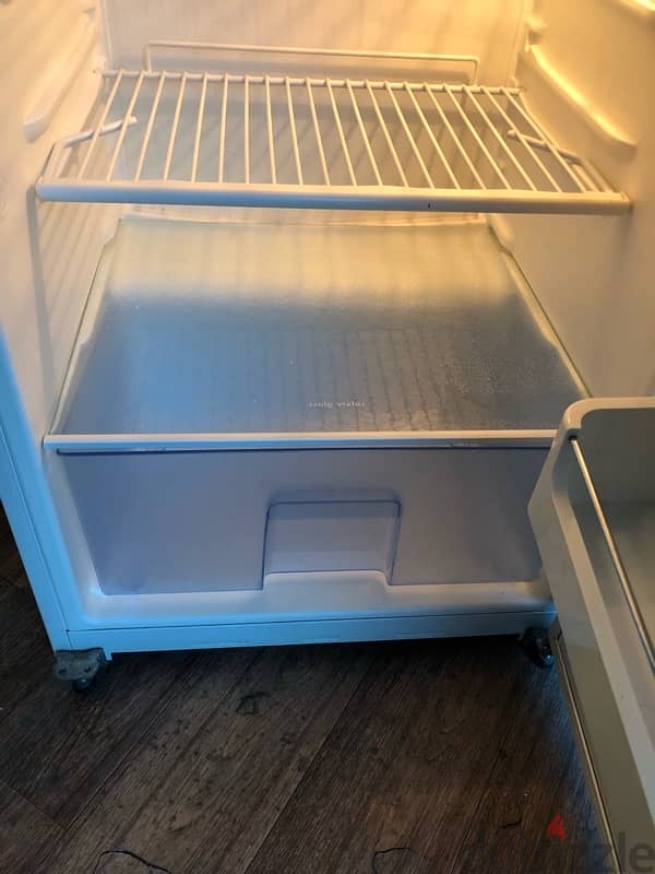 bosh refrigerator like new . 175$ 1