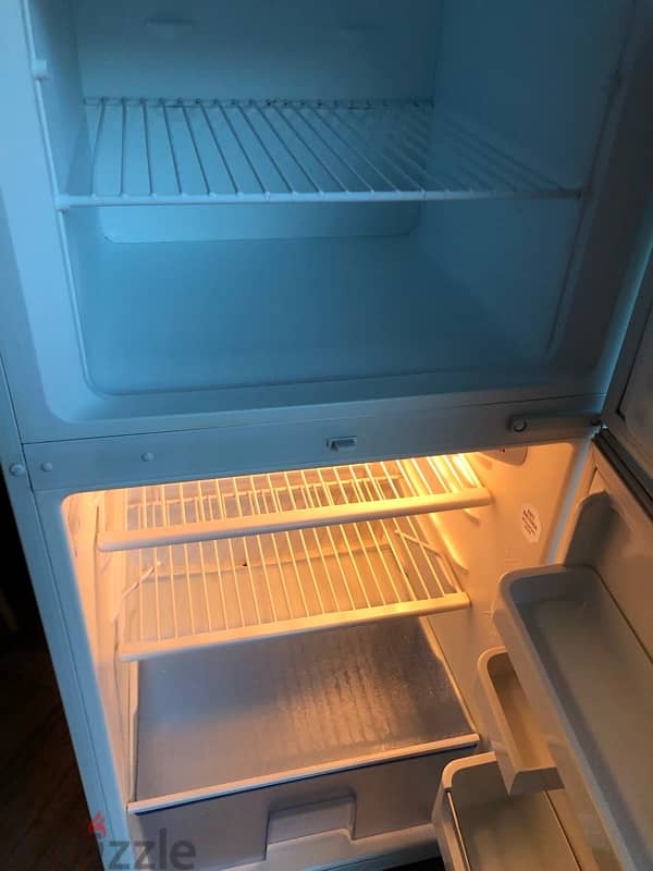 bosh refrigerator like new . 175$ 3