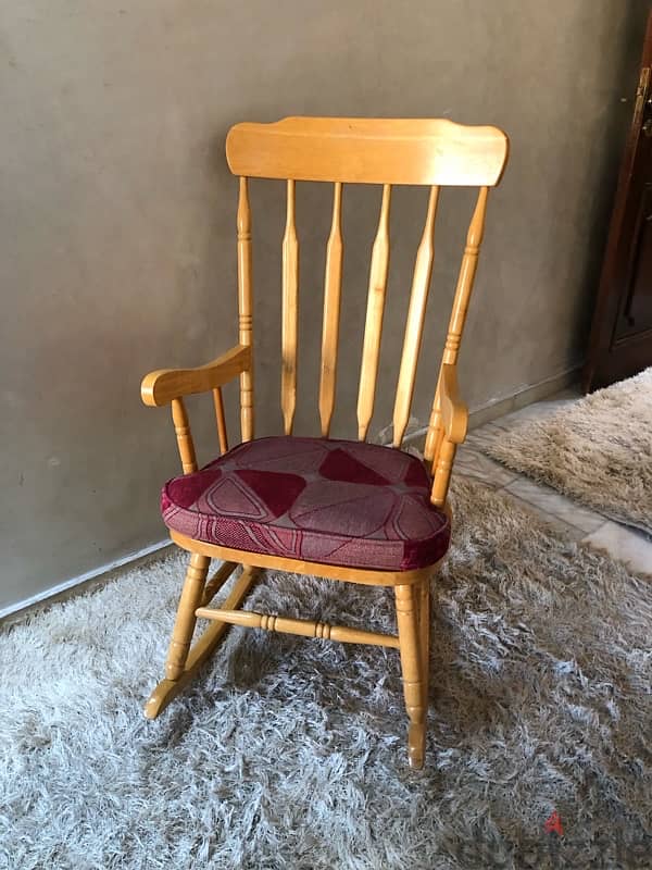 rocking chair in excellent condition . 125$ 0