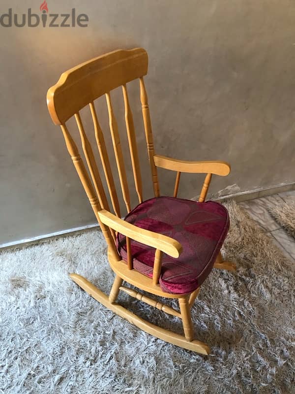 rocking chair in excellent condition . 125$ 3