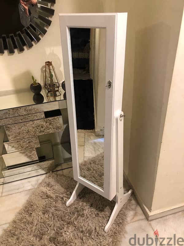 mirror jewelry cabinet like new . 120$ 3