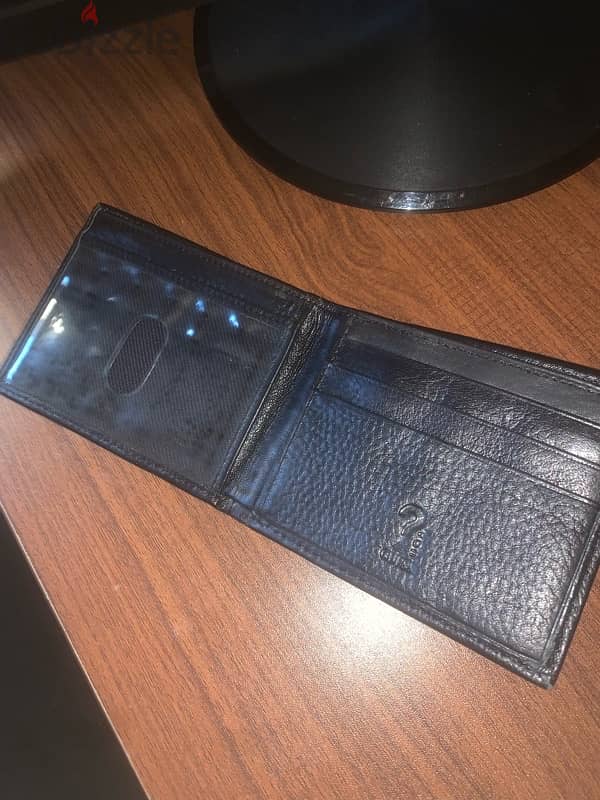 Guess Wallet 1