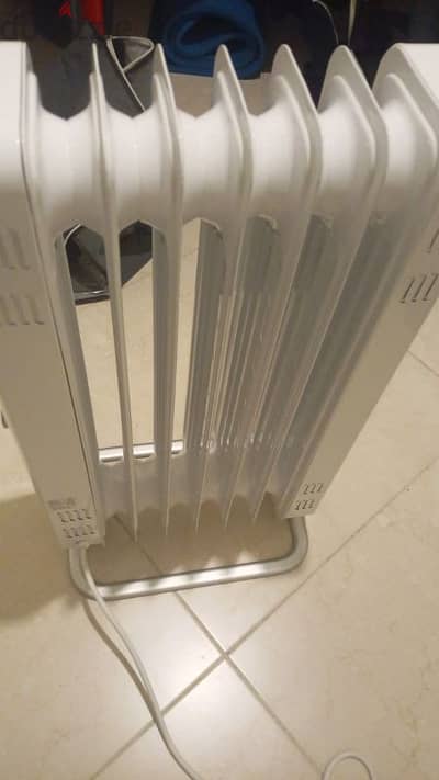 like new oil heater (made in UK) in excellent condition for 40 usd