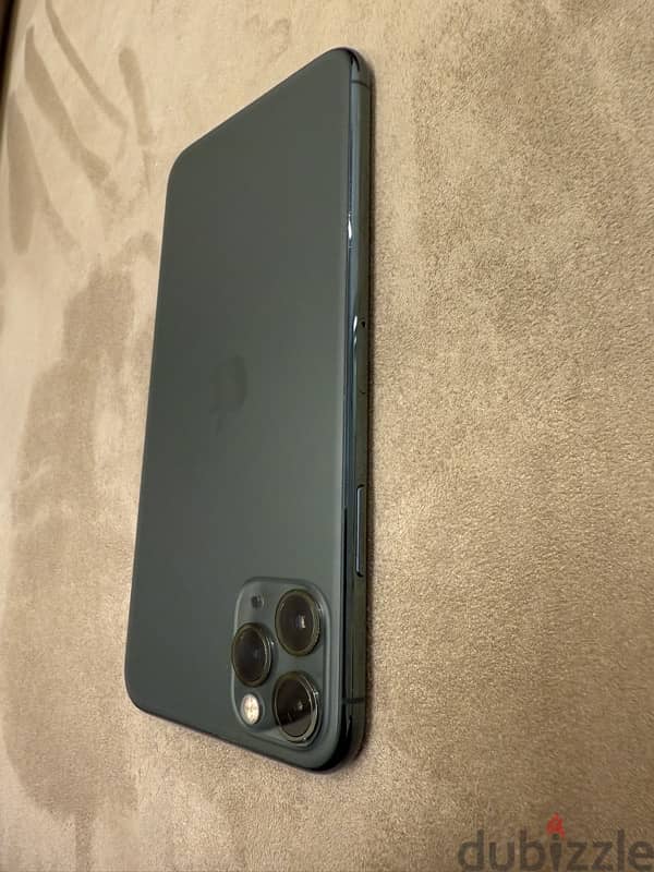 like new iphone 11 pro max midnight green 2