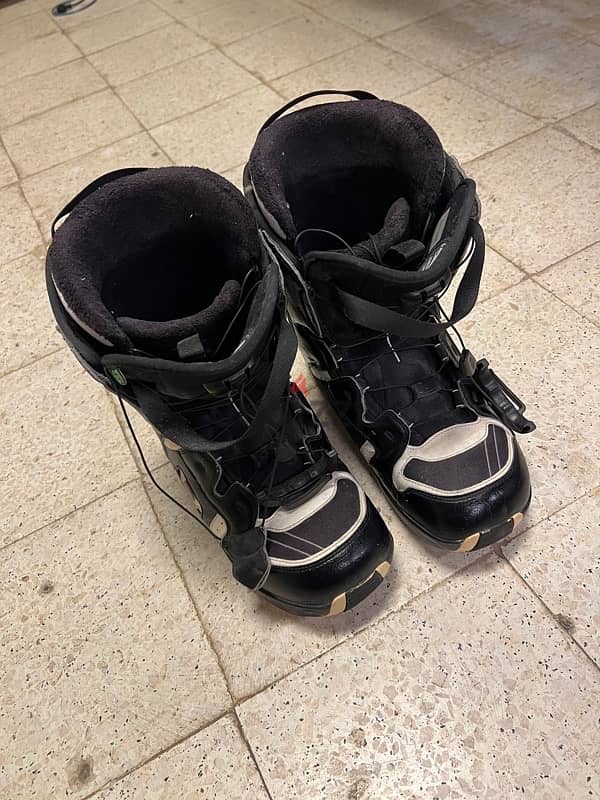 Salomon snowboarding boots 2