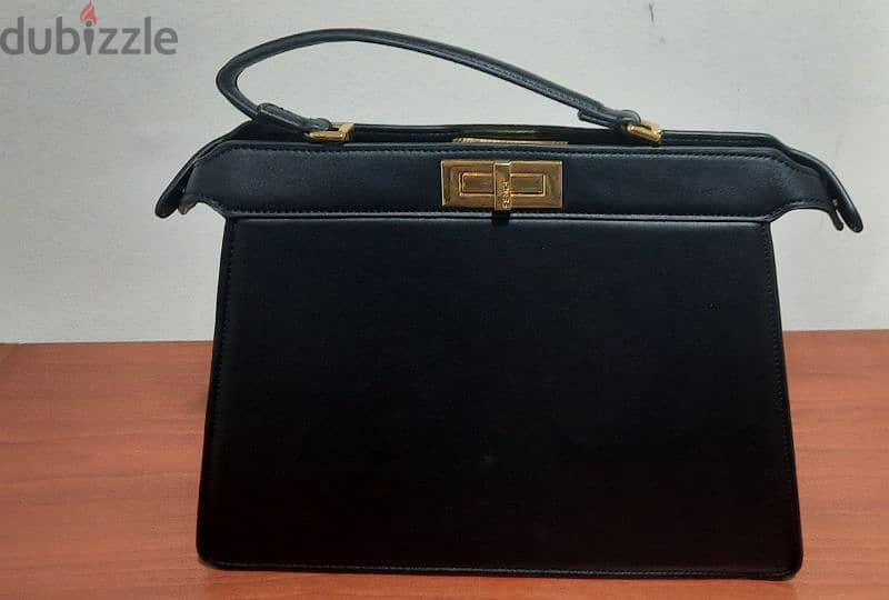 Handbag sac Fendi black. جزدان اسود 0