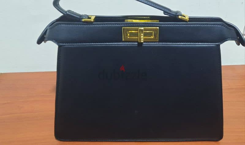 Handbag sac Fendi black. جزدان اسود 2