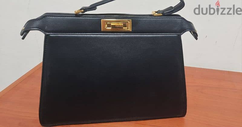 Handbag sac Fendi black. جزدان اسود 3