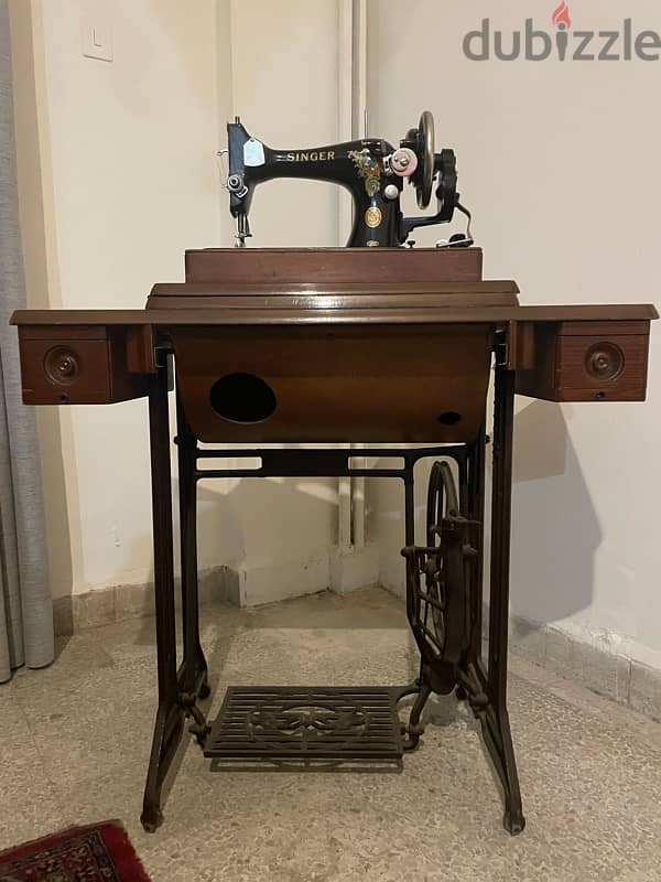 Antique Singer 128b Sewing machine with table 1