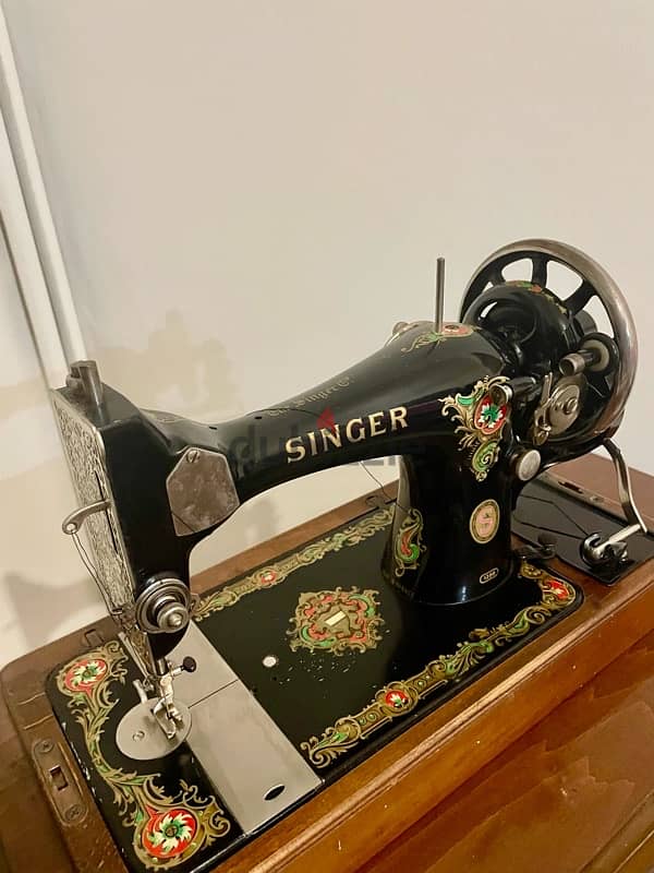 Antique Singer 128b Sewing machine with table 3