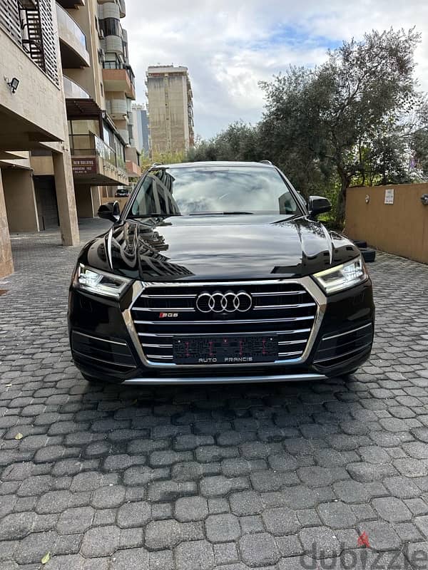 Audi Q5 Quattro Premium Plus 2018 black on black (clean carfax) 0