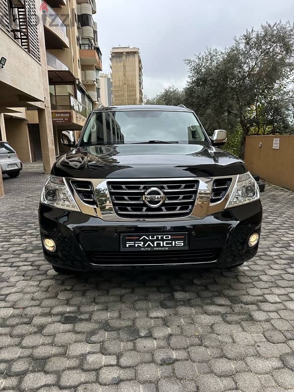 Nissan Patrol Platinum 2018 black on black (company source) 0