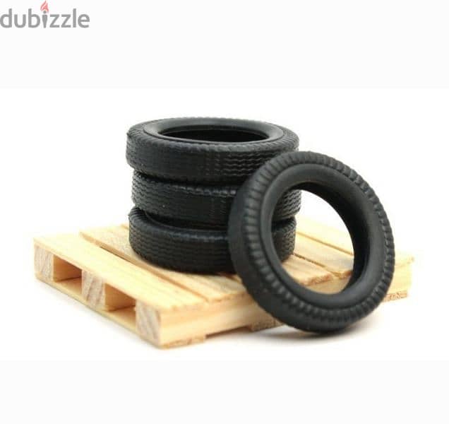 Pallet and spare tires plastic model 1/24 3