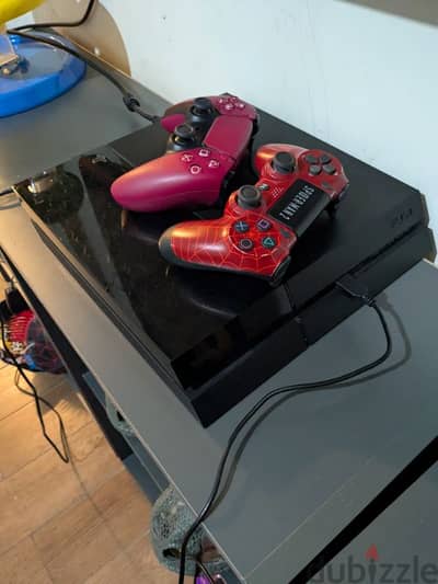 ps4 fat used ndife mich mafkouké, with 2 controllers copy