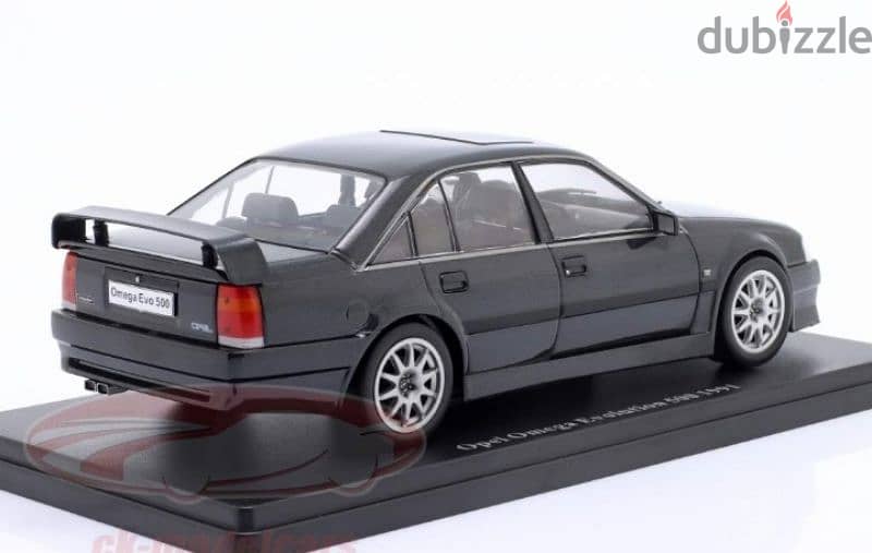 Opel Omega Evo 500 (1991) diecast car model 1:24 3