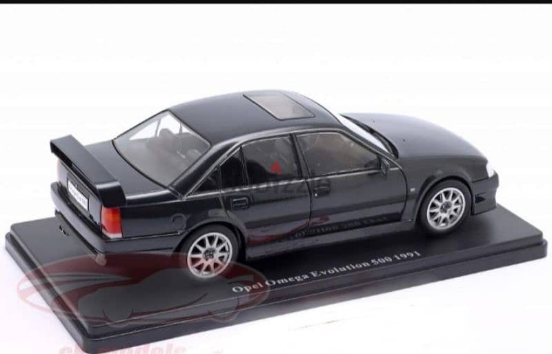 Opel Omega Evo 500 (1991) diecast car model 1:24 4