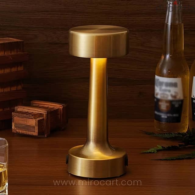 Minimalist Golden Table Lamp with 3 Light Settings & Metal Finish 0