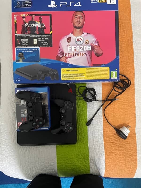 Ps4 slim 1 tb europe 2 controllers 2