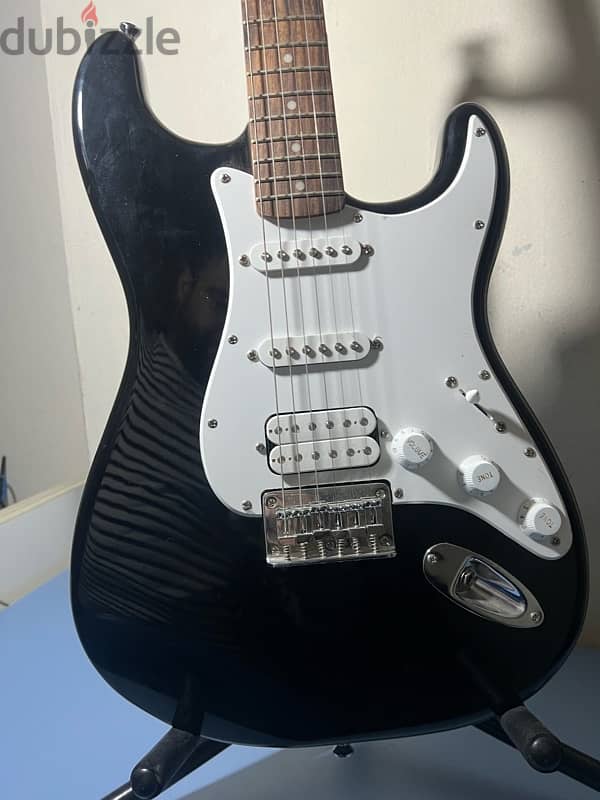 Squier by fender electric guitar 4