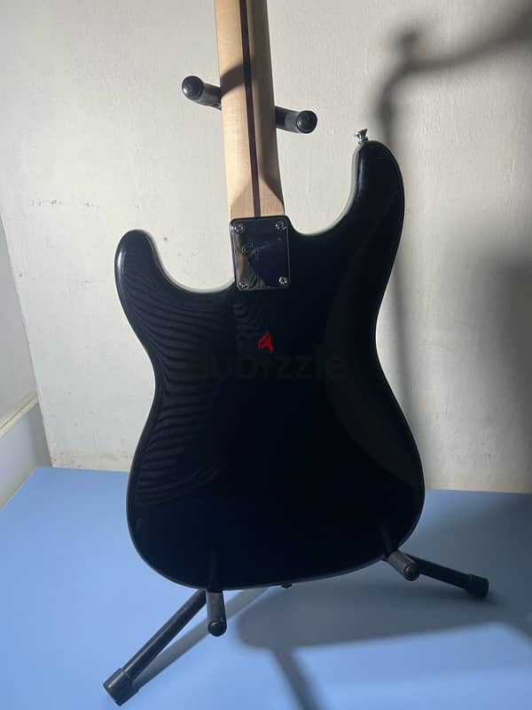 Squier by fender electric guitar 5