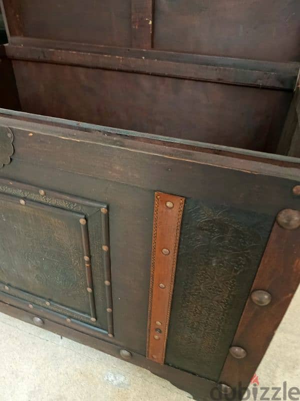 Vintage travel trunk 4