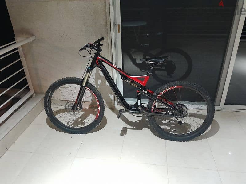 Specialized Stumpjumper S-works Full carbon with extra partsfree(900$) 0