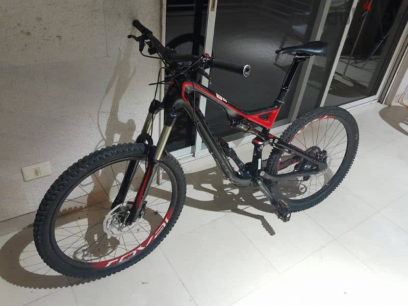 Specialized Stumpjumper S-works Full carbon with extra partsfree(900$) 6