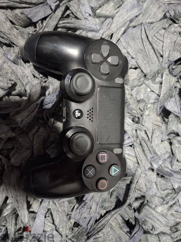 2 ps4 controller good condition 0