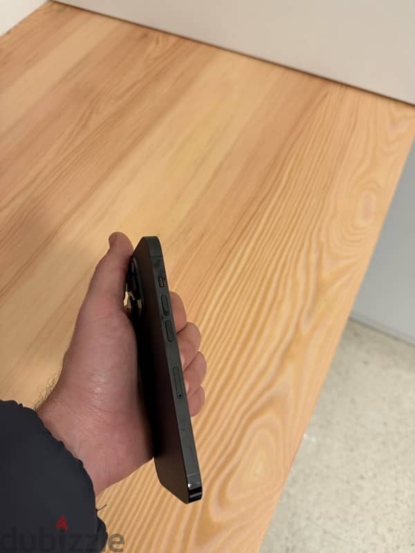 iPhone 14 pro - 256GB - Black 3