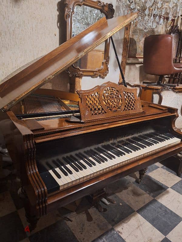 piano baby grand like new Very nice pieces 1