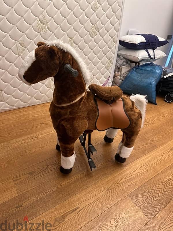 toy store horse 0