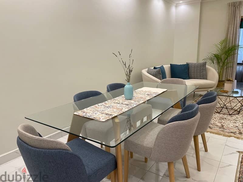 Excellent Conditon Dinning Table With 6 Chairs 0