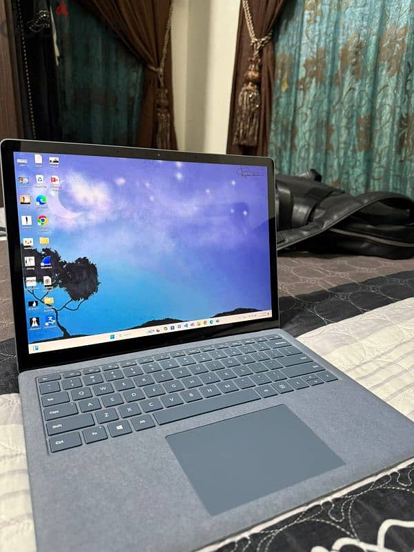 Microsoft surface 4 Super clean like new 3