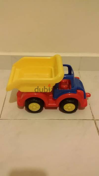 Dump truck