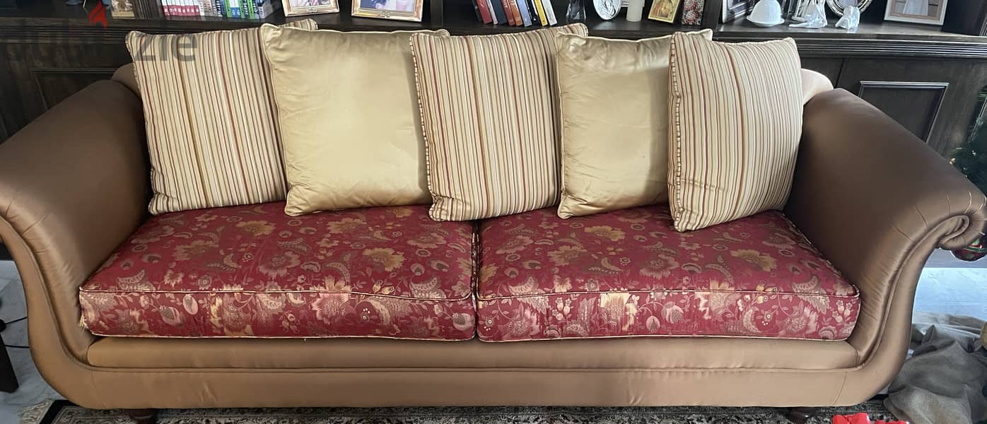 Classic Sofa 0