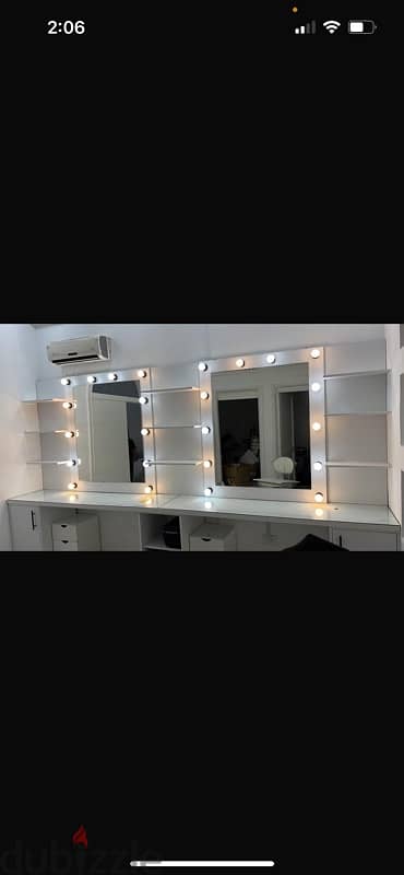 makeup table with 2 mirrors and lamps 2