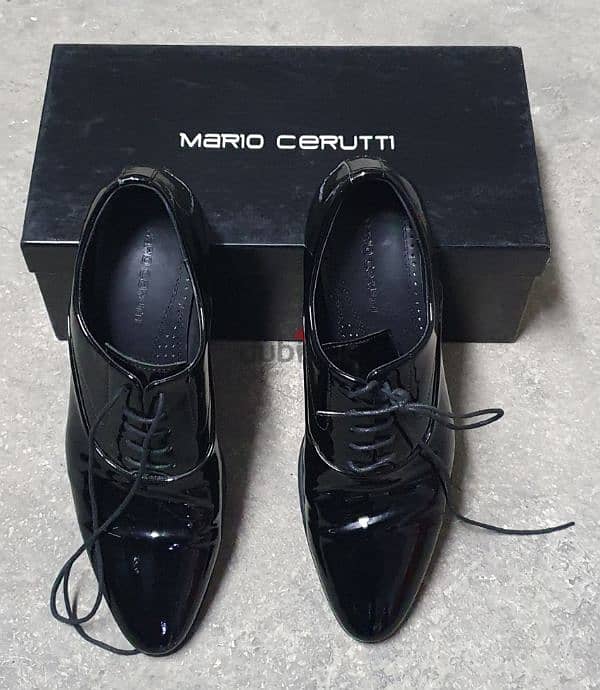 Mario cerutti  n 41 like new  shiny black 8$ beyrot ashrafiye 03723895 0