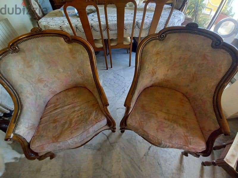 French steele sofas with coffee table and side table with carved wood 2