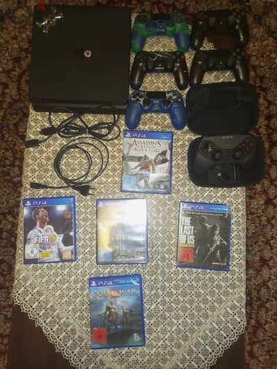 ps4 slim like new 5 video games cables 6 controllers . . . in 350$