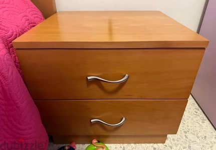 nightstand / commode (كمود)