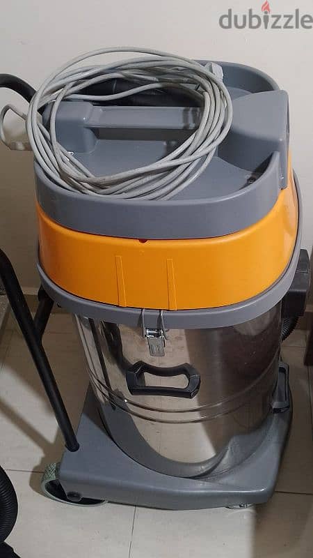 cleaning machines 3 pieces for only 1800$ 2