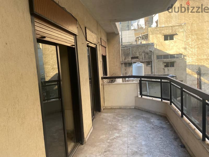 Apartment for sale in Tariq Jdide, Beirut - شقة للبيع في طريق الجديدة 0